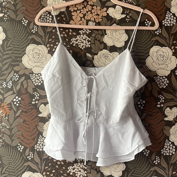 NWOT superdown Casandra Ruffle Cami Top in white size small - Picture 4 of 6